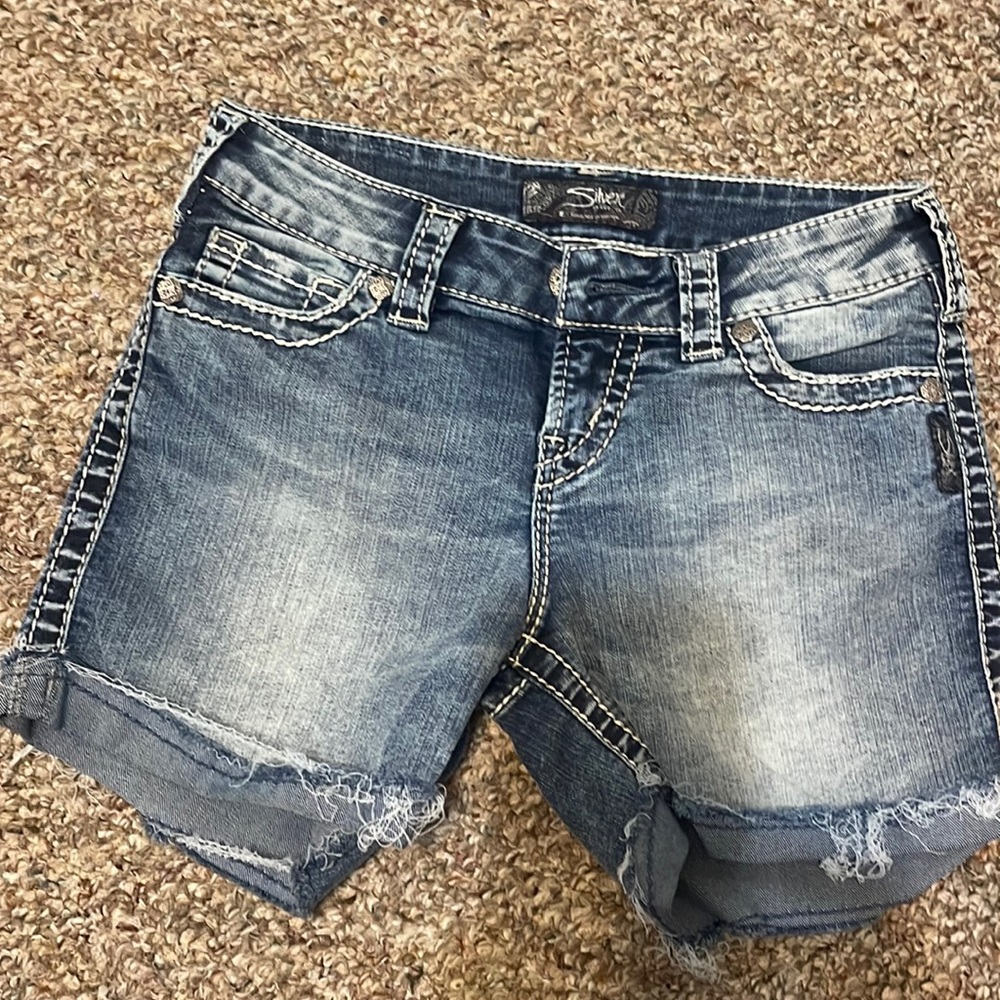 Woman’s silver jean shorts size 26